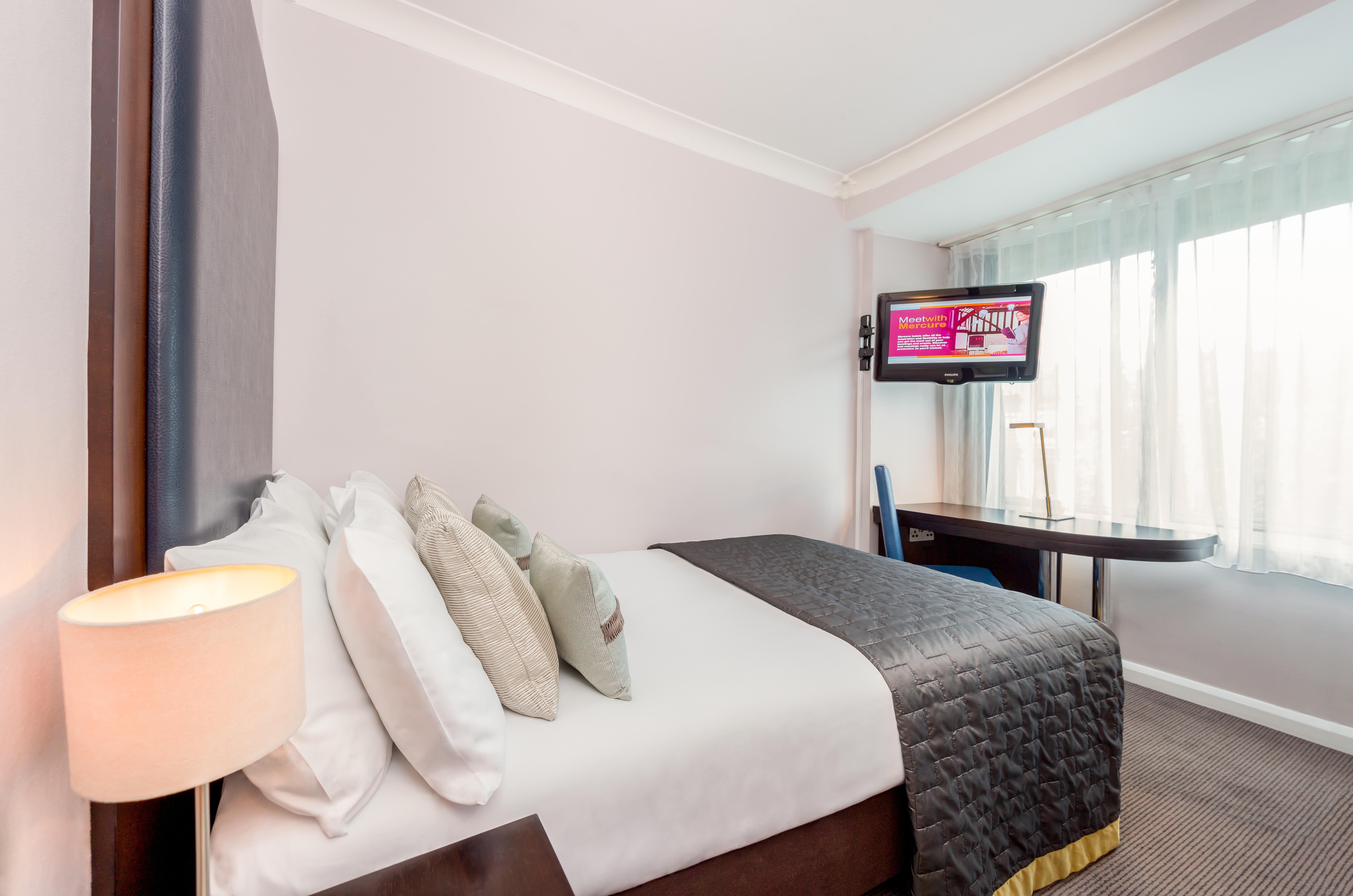 Mercure London Kensington Hotel Экстерьер фото